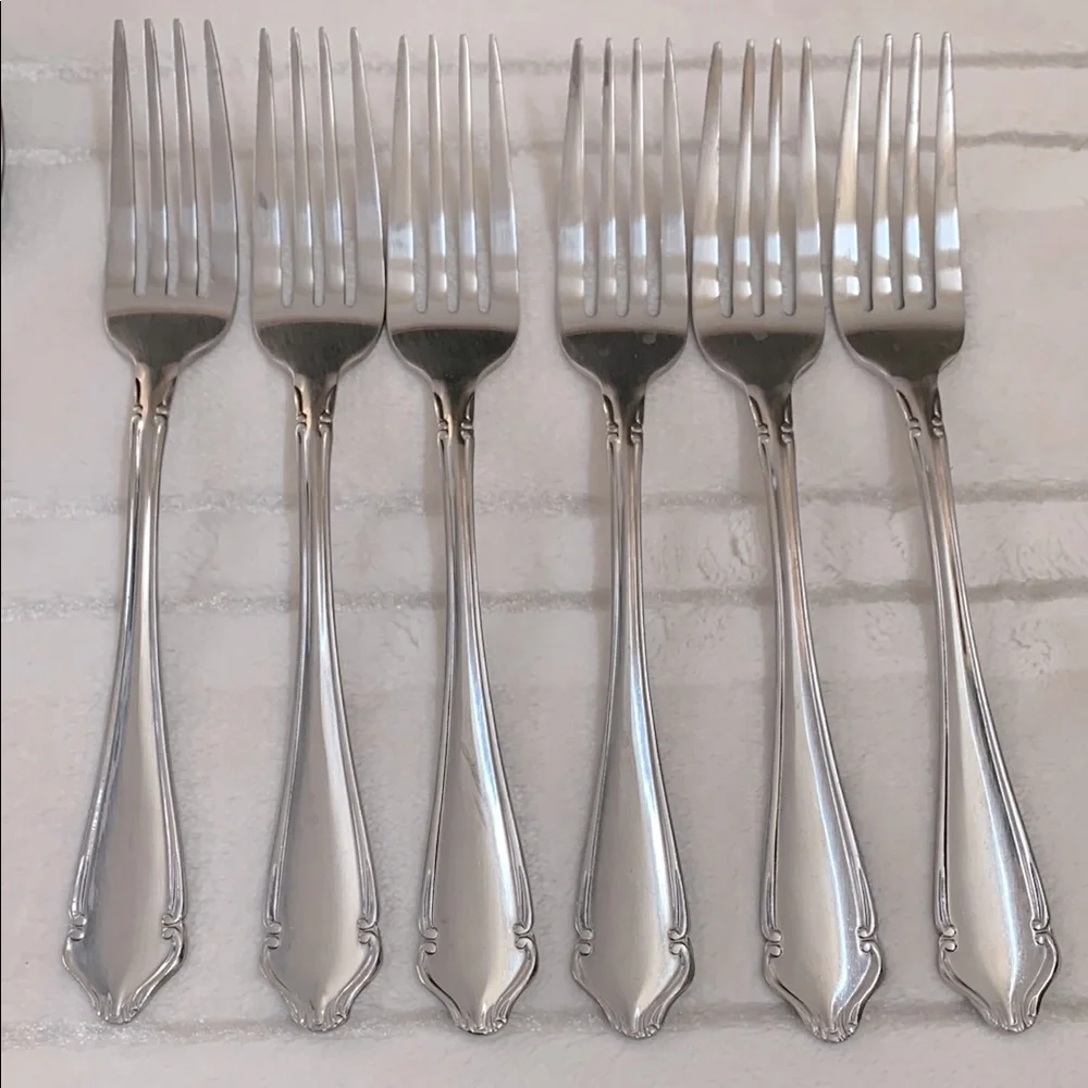 Isaac Mizrahi Elegant Stainless Silver Flatware 43 Pieces Cutlery Set